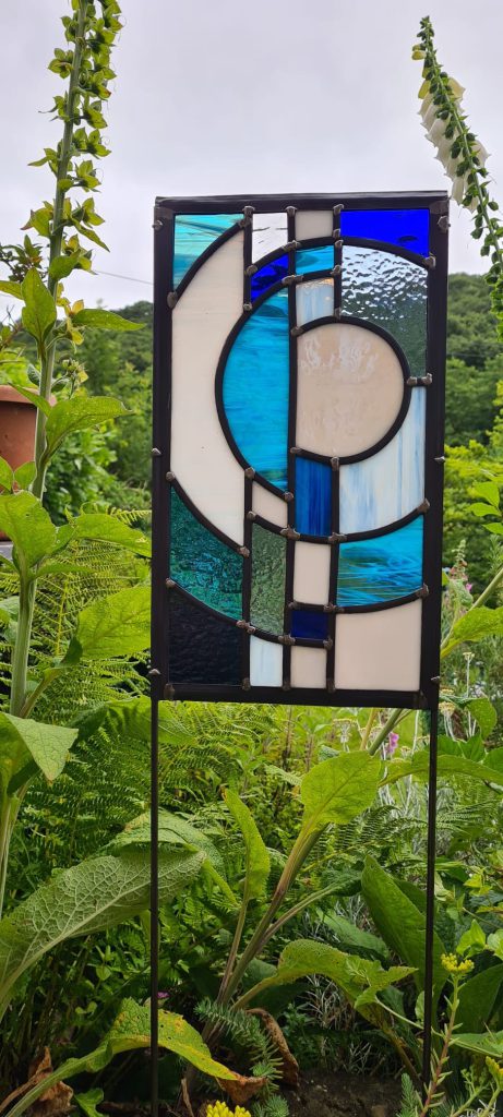 Stained glass garden stake arc moon