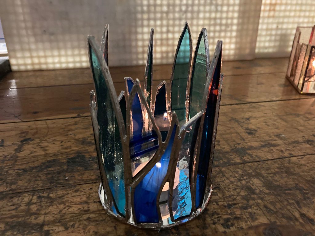 Stained glass tealight holder crown teal