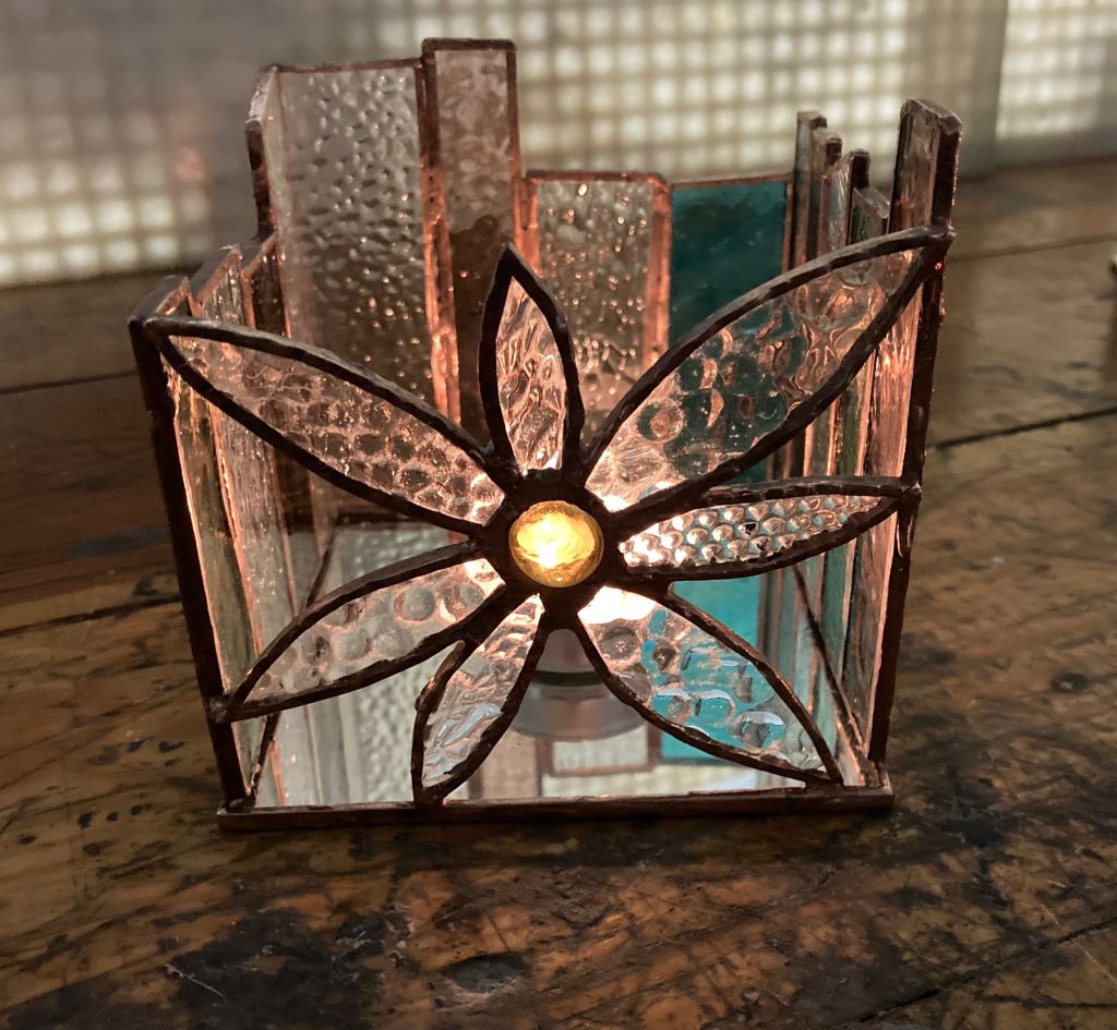 Stained glass tealight holder daisy pink